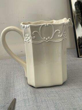 ARISTOCRAT BY AMBIANCE CREAM EMBOSSED SQUARE Pitcher Mint Condition